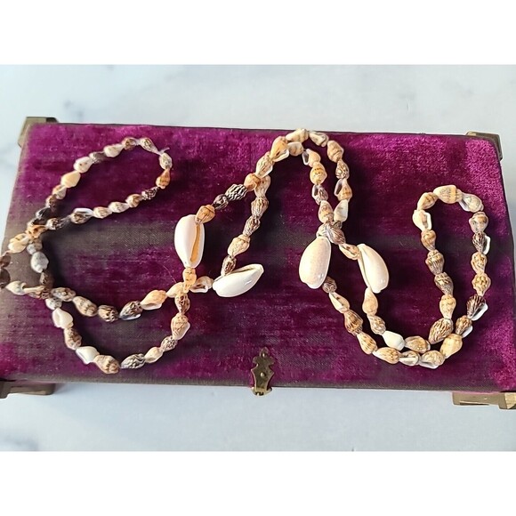 Vintage Shell Beaded Necklace - Picture 2 of 10